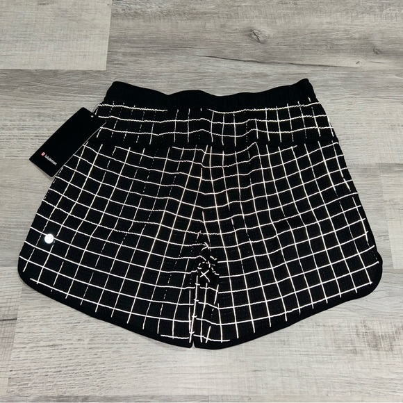 🔥NWT Mens Lululemon Mile Maker Reflective Short 6” Lined Medium - Black Grid - Picture 6 of 6